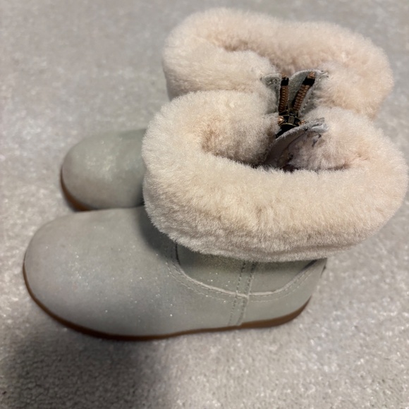 Uggs toddler size 8 USA - Picture 3 of 5